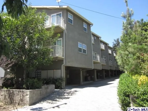 $4,100 | 2283 Waltonia Drive, Unit 105, Montrose, CA 91020