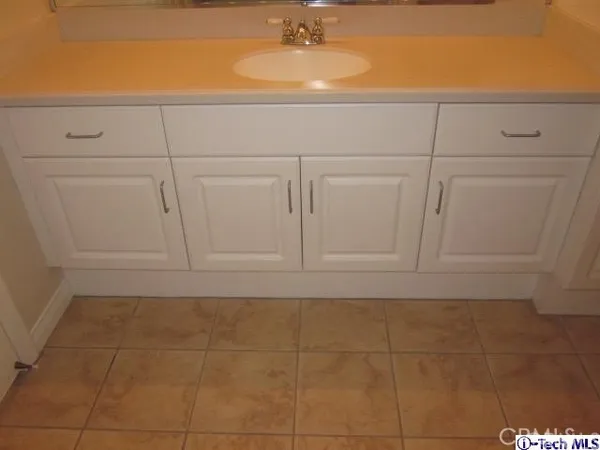 $4,100 | 2283 Waltonia Drive, Unit 105, Montrose, CA 91020