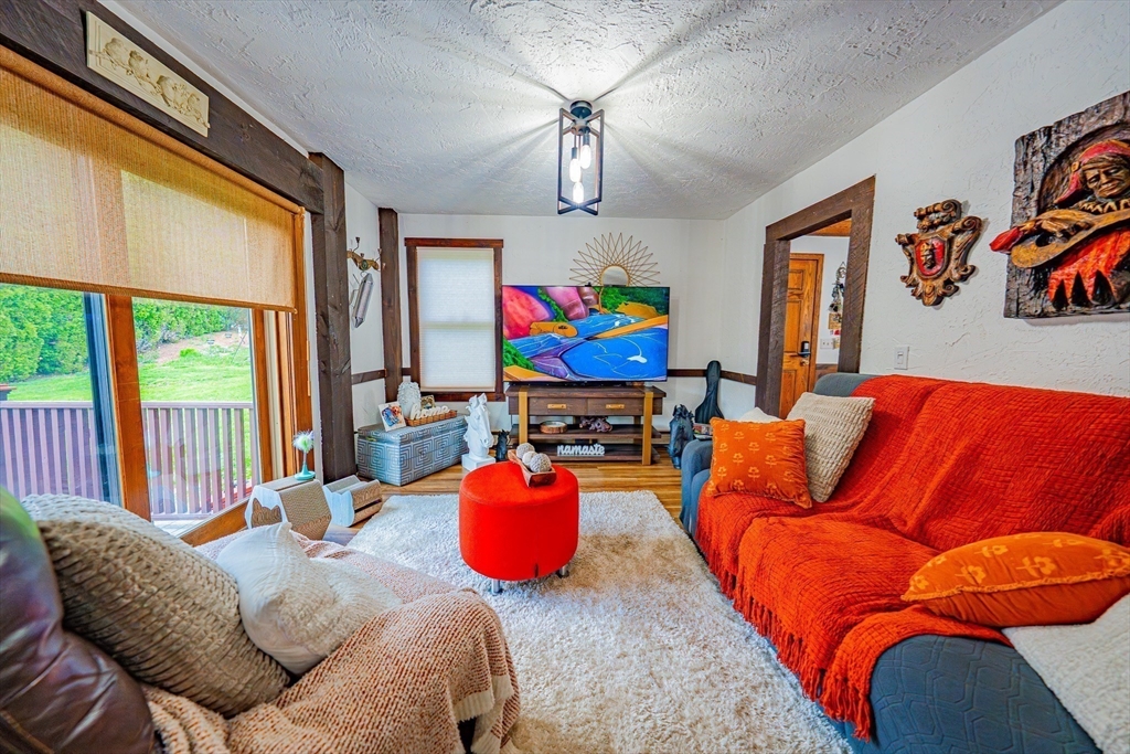 257 Ashby State Road Fitchburg, MA 01420 - Photo 6 of 29