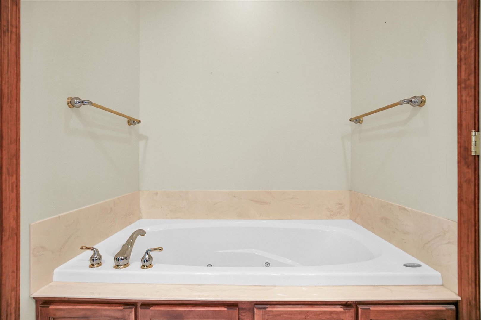 2424 Prairie Ridge Place Champaign, IL 61822 - Photo 20 of 48 a bathroom with a bathtub