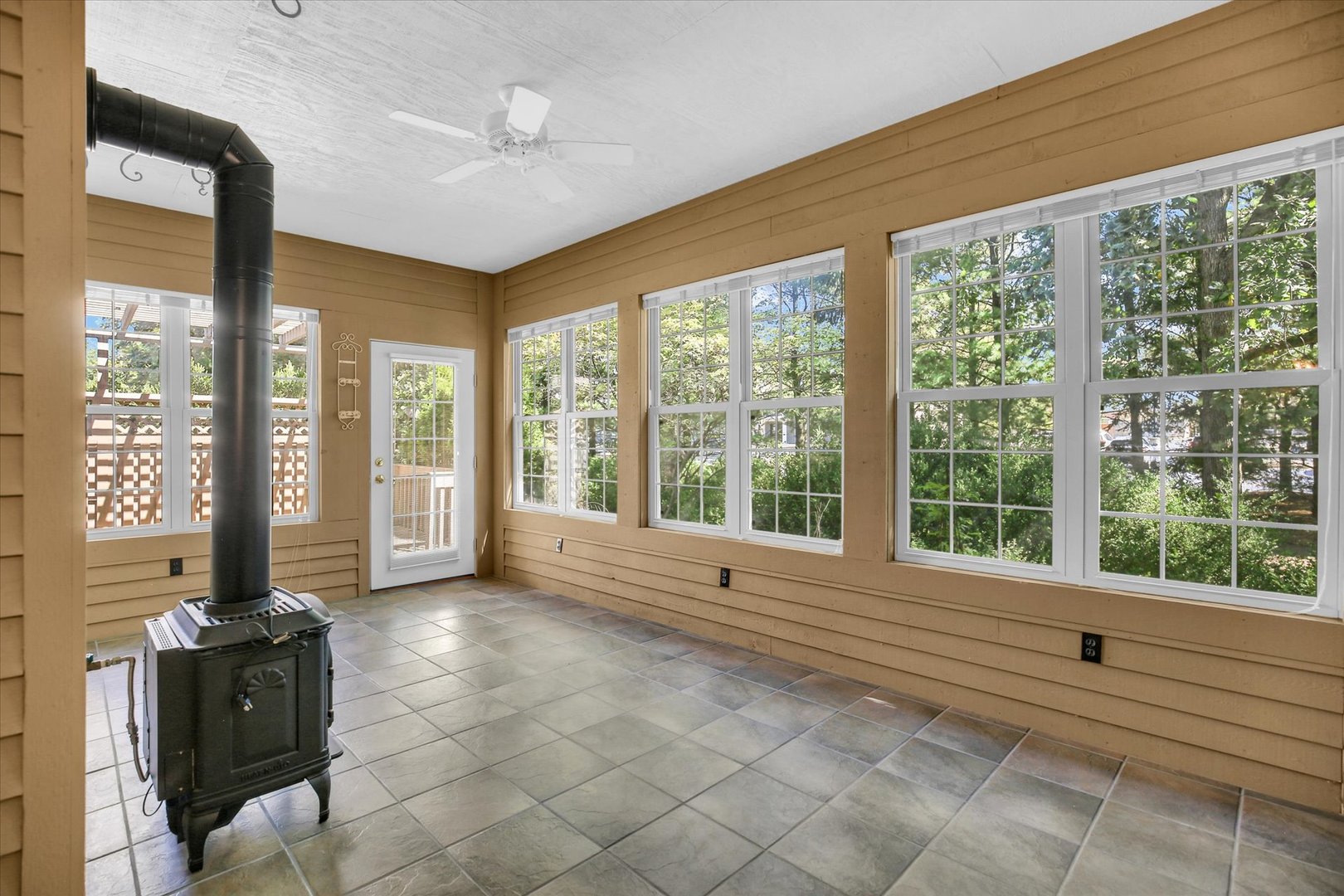 2424 Prairie Ridge Place Champaign, IL 61822 - Photo 21 of 48 a view of an empty room and window