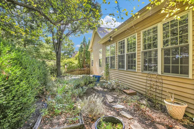 a picture of a room with black white wall