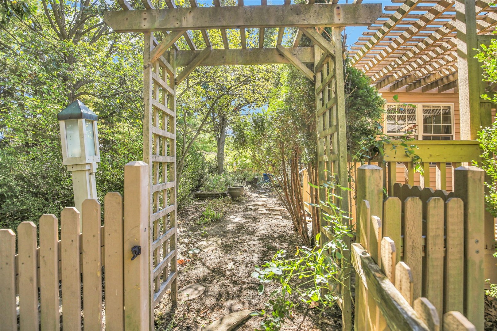 2424 Prairie Ridge Place Champaign, IL 61822 - Photo 47 of 48 a bathroom with a glass door