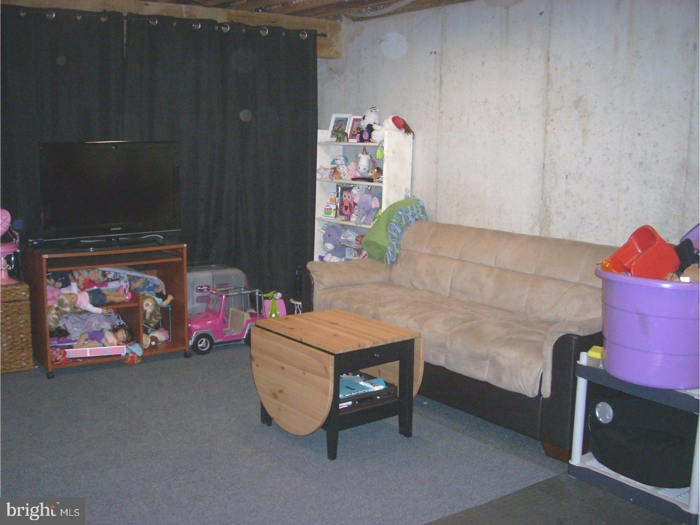 35 Raintree Drive Hamilton, NJ 08690 - Photo 15 of 18 Gallery Image 15