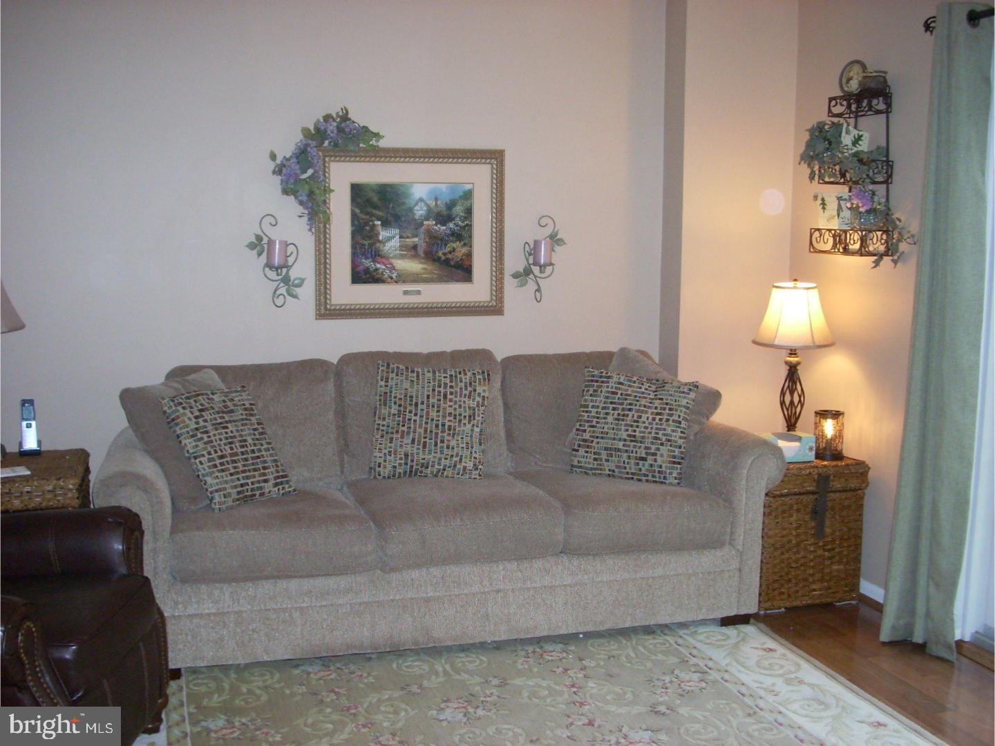 35 Raintree Drive Hamilton, NJ 08690 - Photo 3 of 18 Gallery Image 3