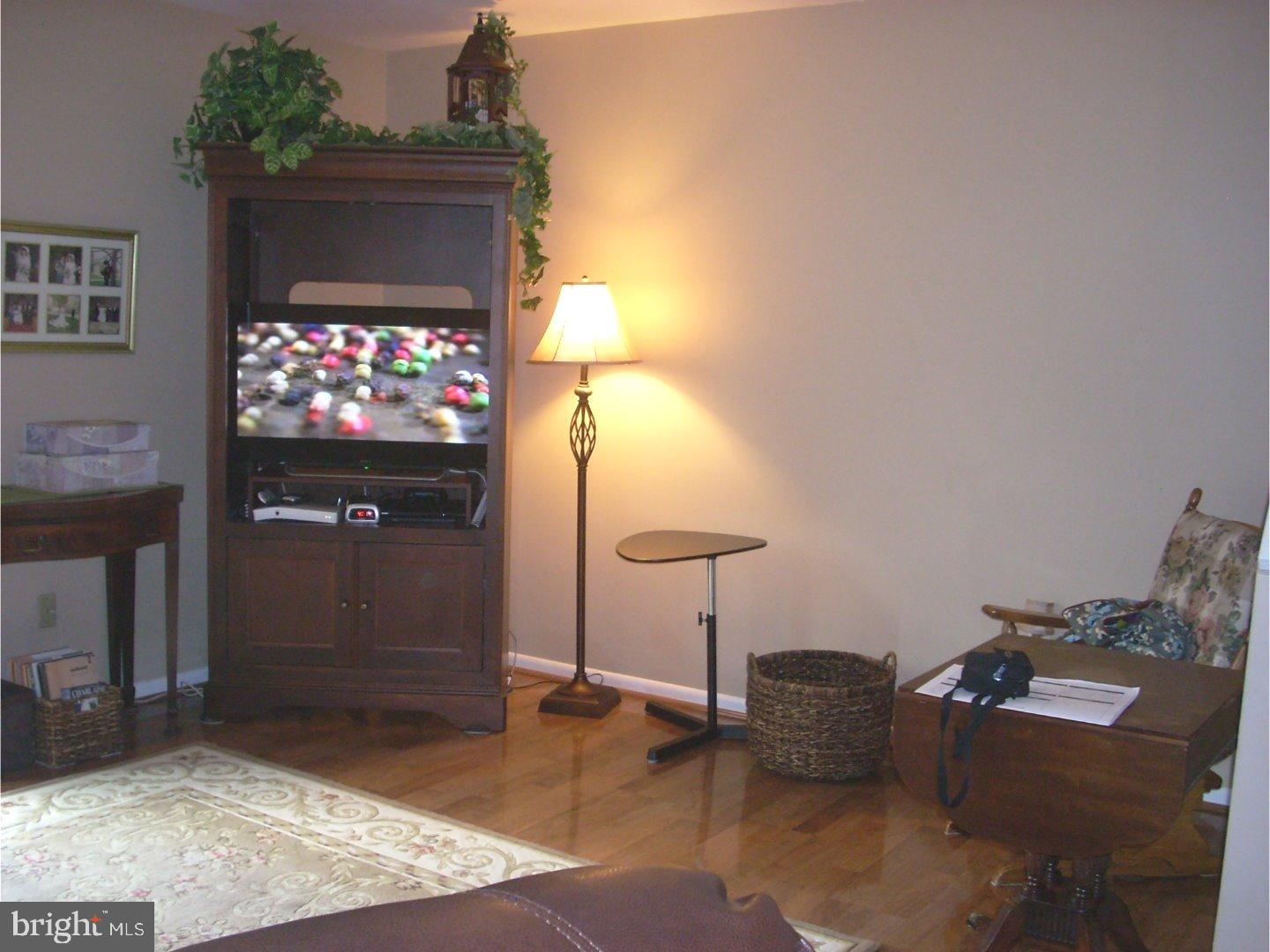 35 Raintree Drive Hamilton, NJ 08690 - Photo 4 of 18 Gallery Image 4