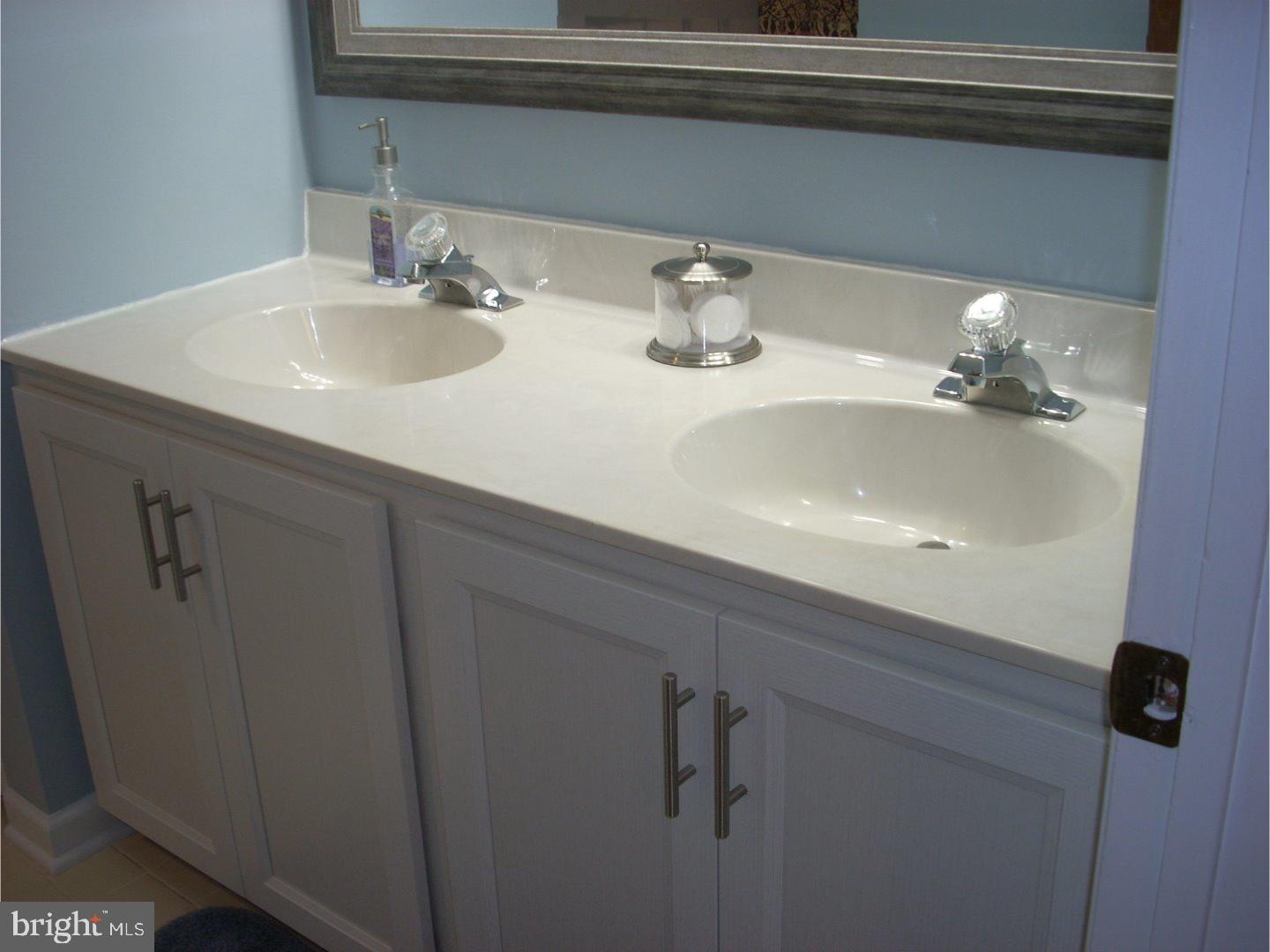 35 Raintree Drive Hamilton, NJ 08690 - Photo 8 of 18 Gallery Image 8