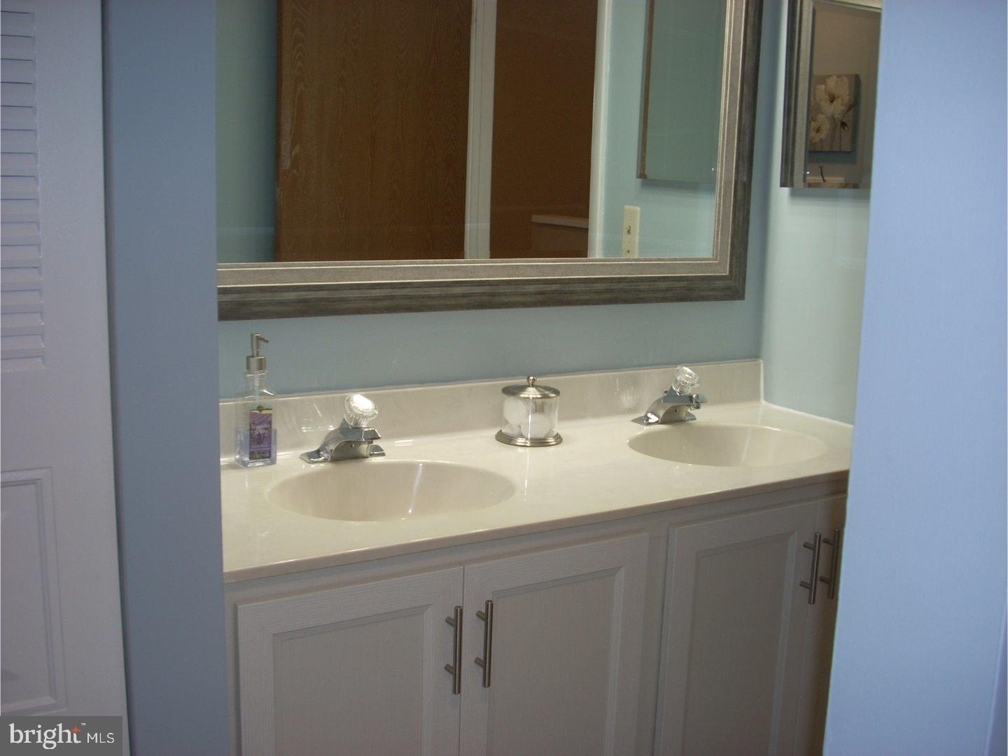 35 Raintree Drive Hamilton, NJ 08690 - Photo 10 of 18 Gallery Image 10