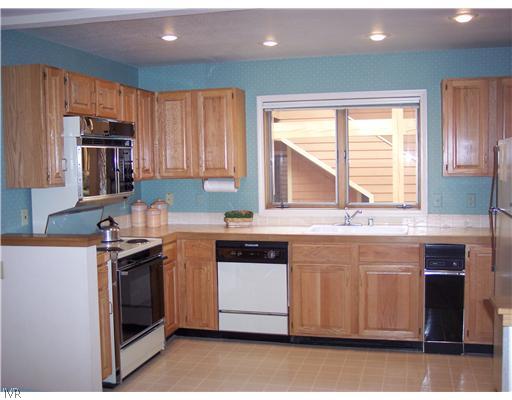 931 Incline Way, Unit 236 Incline Village, NV 89451 - Photo 2 of 10 Kitchen.