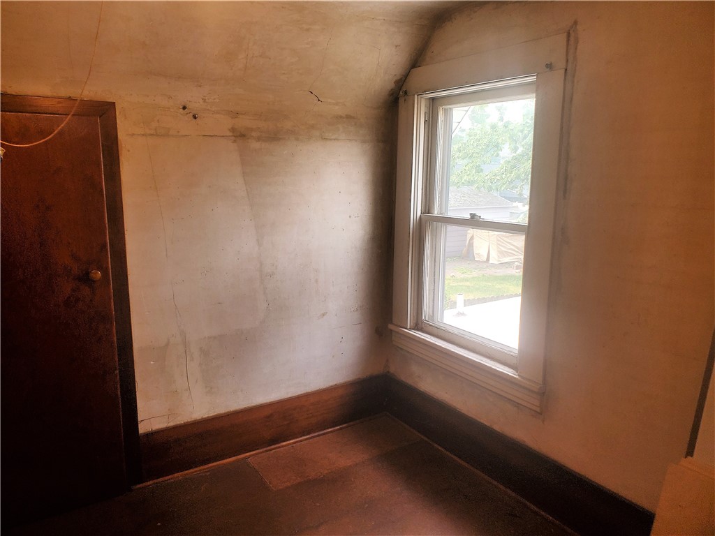 309 Bluff Drive East Rochester, NY 14445 - Photo 13 of 18 Loft type area perfect for office space