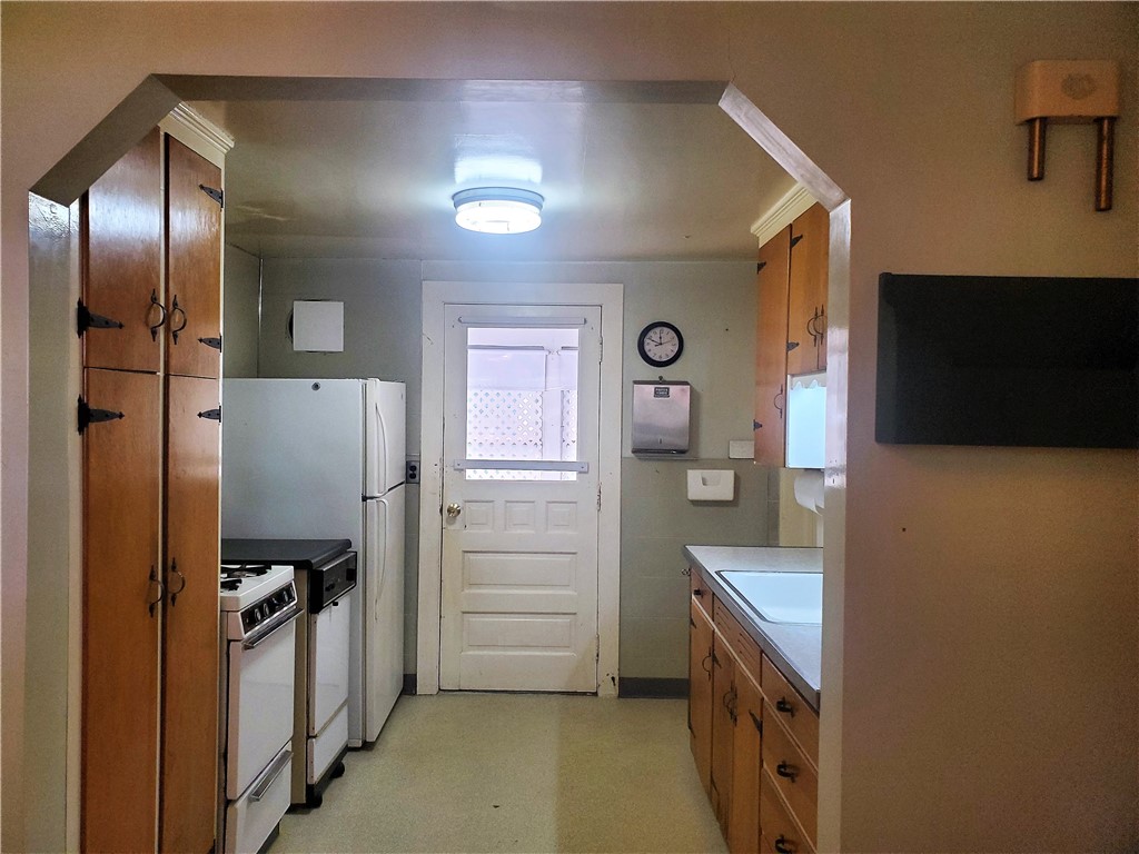 309 Bluff Drive East Rochester, NY 14445 - Photo 5 of 18 Charming archways!