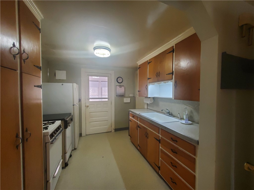 309 Bluff Drive East Rochester, NY 14445 - Photo 6 of 18 Kitchen