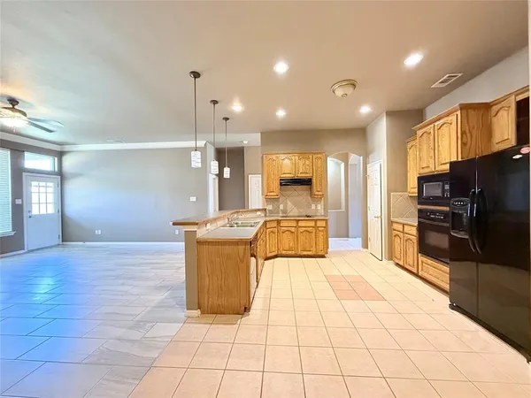 $2,450 | 2713 Flint Rock Drive, Fort Worth, TX 76131