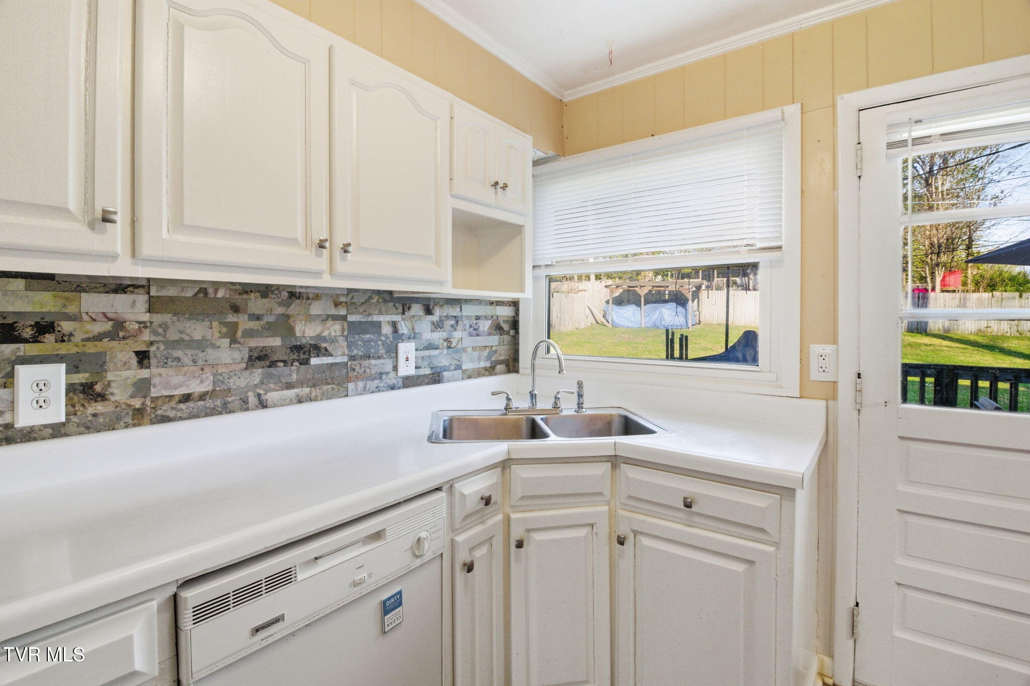 209 Haynes Boulevard Greeneville, TN 37745 - Photo 11 of 35 12-web-or-mls-DZ3A0057