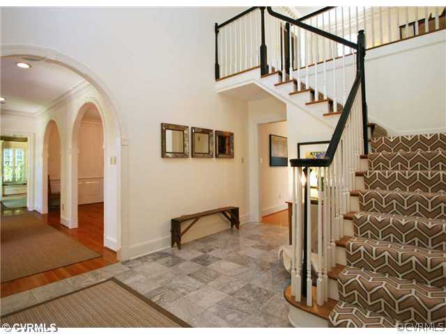 8401 River Road Richmond, VA 23229 - Photo 3 of 25 a view of a hallway with entryway