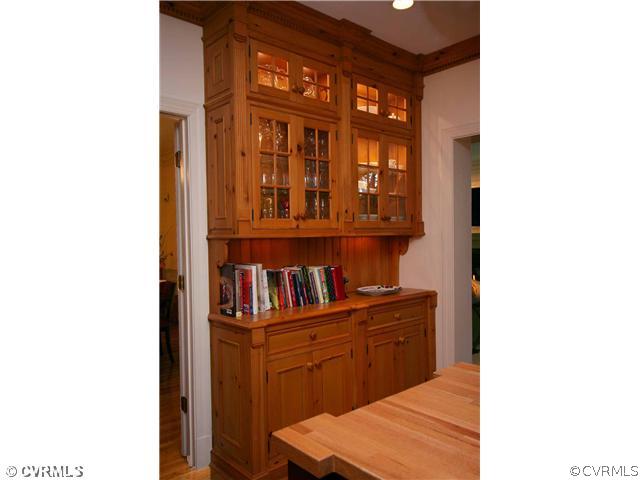 8401 River Road Richmond, VA 23229 - Photo 9 of 25 a workspace room with furniture