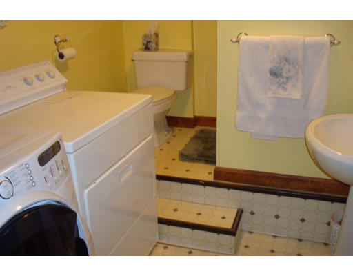 31 Cambridge Road Nashua, NH 03062 - Photo 11 of 11 a utility room with a window dryer and washer