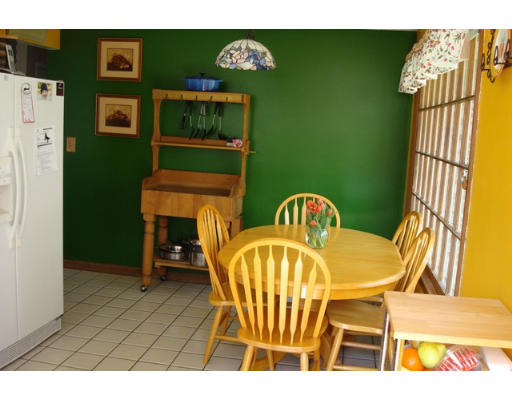 31 Cambridge Road Nashua, NH 03062 - Photo 3 of 11 a view of a dining room with furniture and a kitchen view