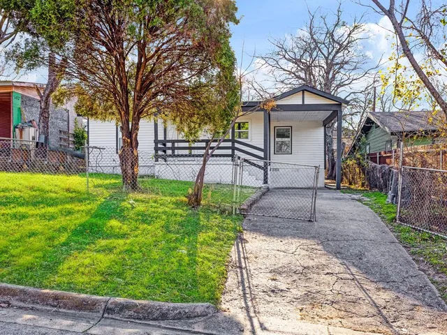 $239,000 | 2821 Northwest 31st Street, Fort Worth, TX 76106