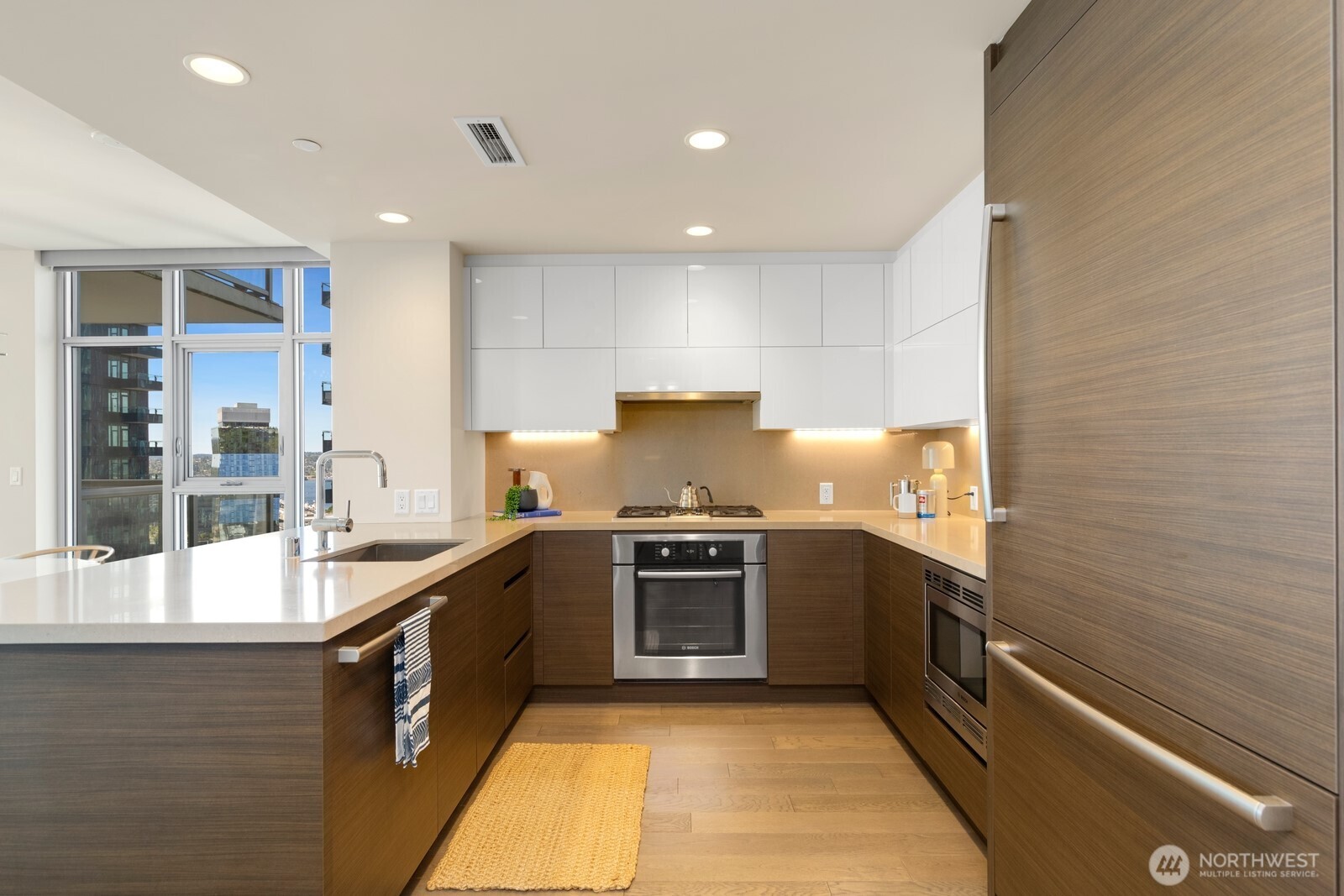 588 Bell Street, Unit 2102S Seattle, WA 98121 - Photo 11 of 37
