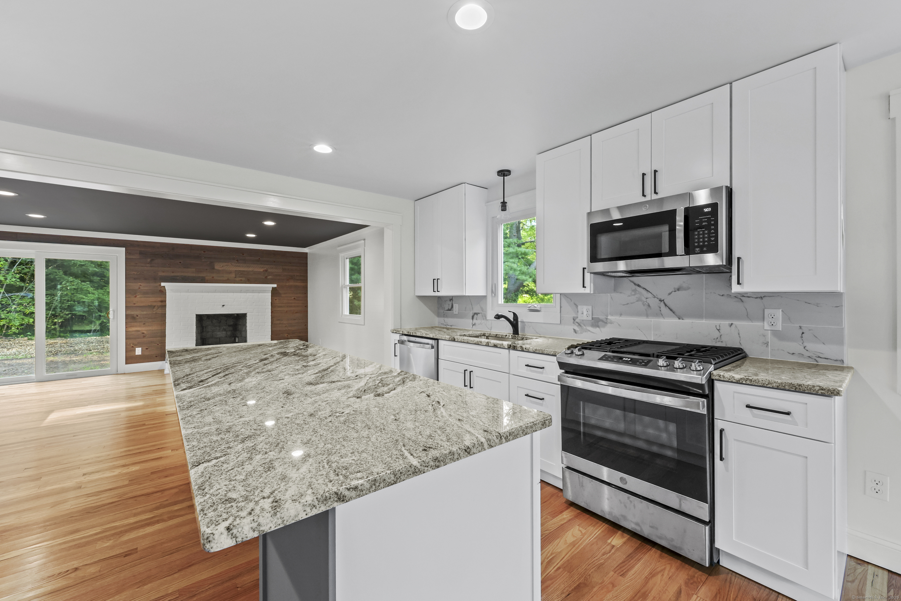 15 Lancaster Road Glastonbury, CT 06033 - Photo 13 of 40