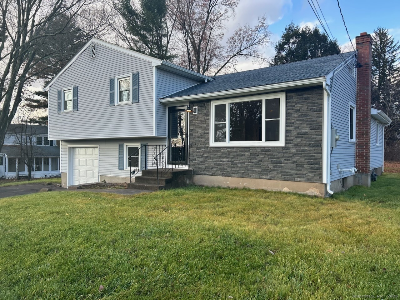 15 Lancaster Road Glastonbury, CT 06033 - Photo 2 of 40