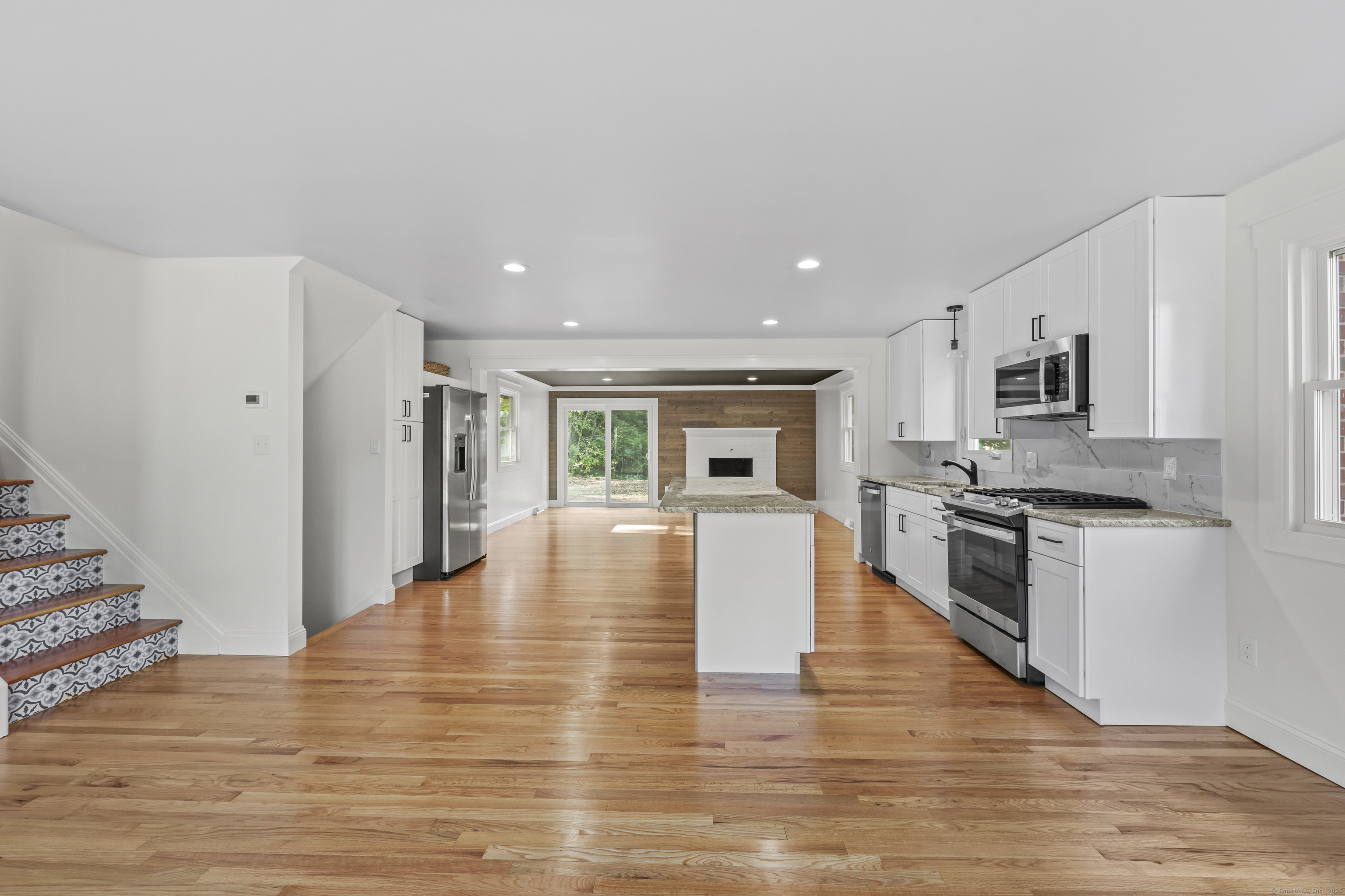 15 Lancaster Road Glastonbury, CT 06033 - Photo 8 of 40