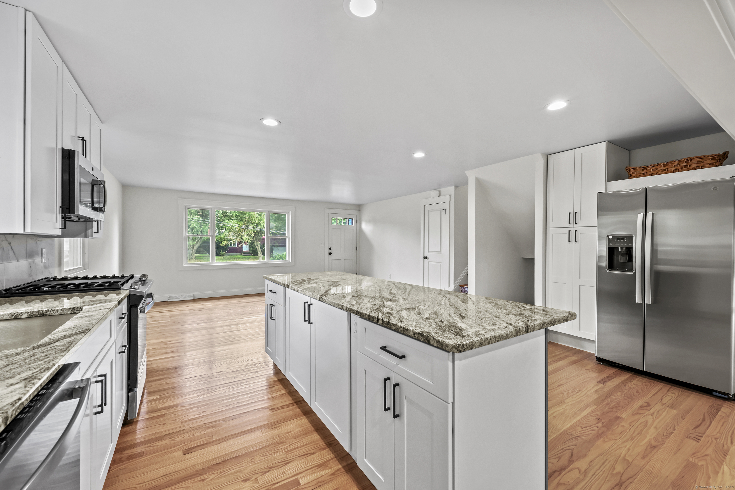 15 Lancaster Road Glastonbury, CT 06033 - Photo 10 of 40