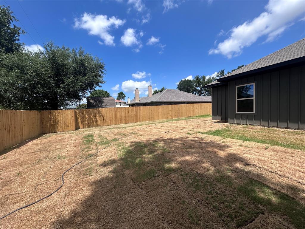 2110 Ridgewood Drive Bridgeport, TX 76426 - Photo 24 of 34 View of yard