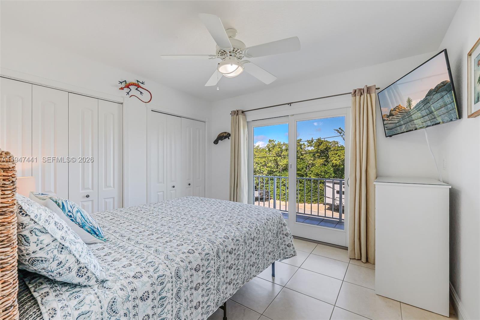 21 Mangrove Lane Key Largo, FL 33037 - Photo 20 of 48 a very nice looking room with a large window