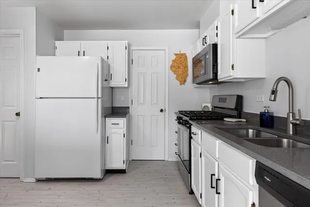 $284,000 | 1606 Stratford Court, Unit C2, Wheeling, IL 60090