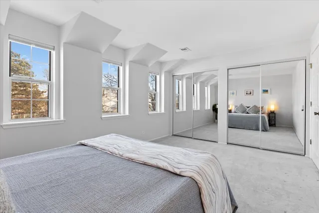 $284,000 | 1606 Stratford Court, Unit C2, Wheeling, IL 60090