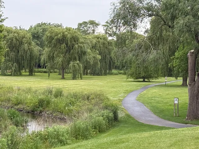 $284,000 | 1606 Stratford Court, Unit C2, Wheeling, IL 60090