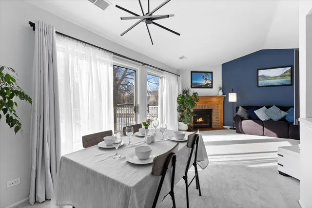 $284,000 | 1606 Stratford Court, Unit C2, Wheeling, IL 60090