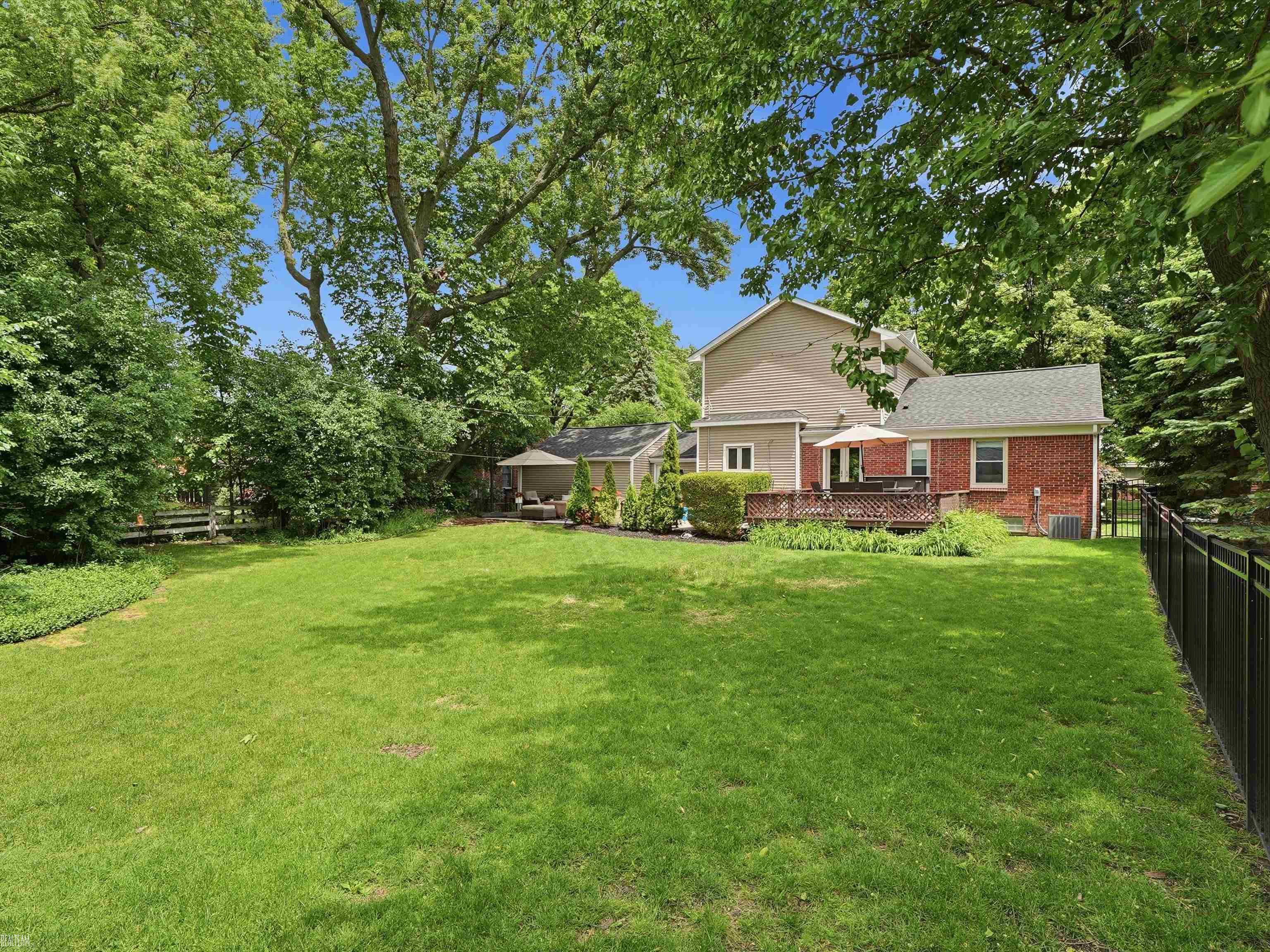 2622 Bembridge Road Royal Oak, MI 48073 - Photo 34 of 46