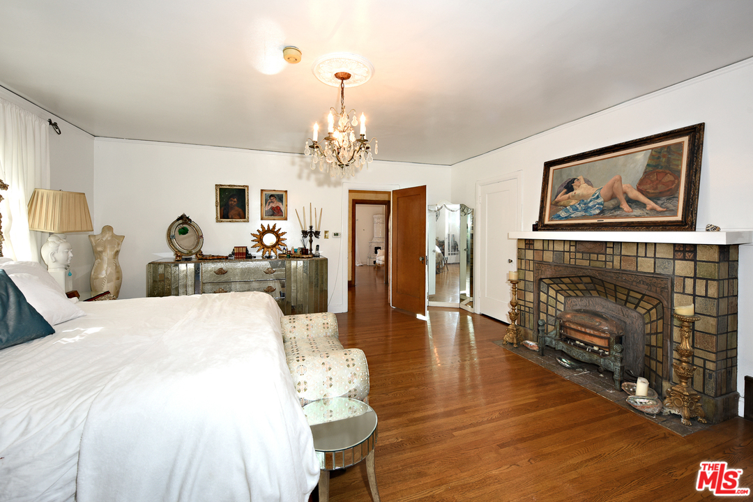 1722 Buckingham Road Los Angeles, CA 90019 - Photo 22 of 40 Gallery Image 22
