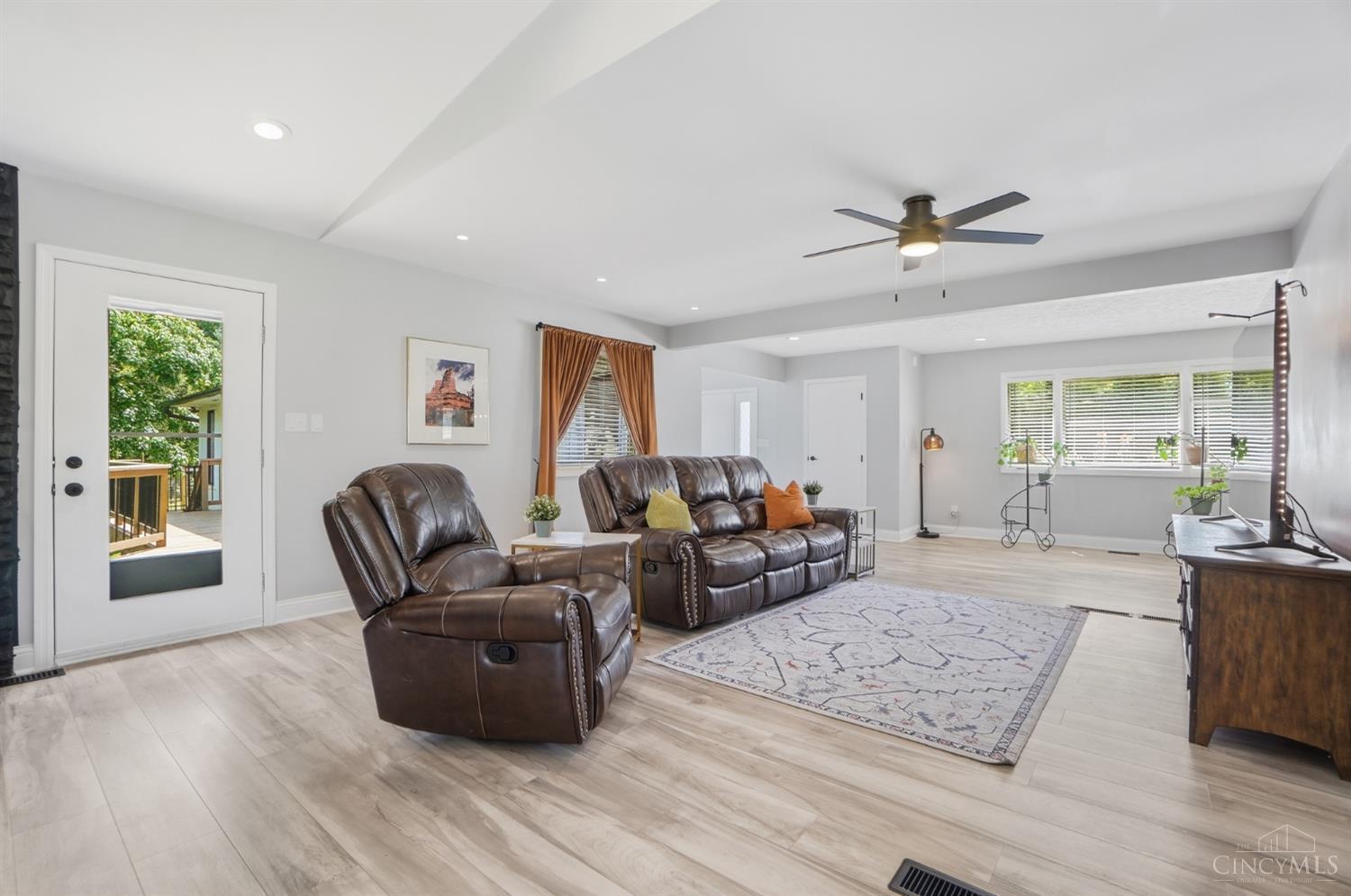 6594 Springdale Road Cincinnati, OH 45247 - Photo 9 of 57