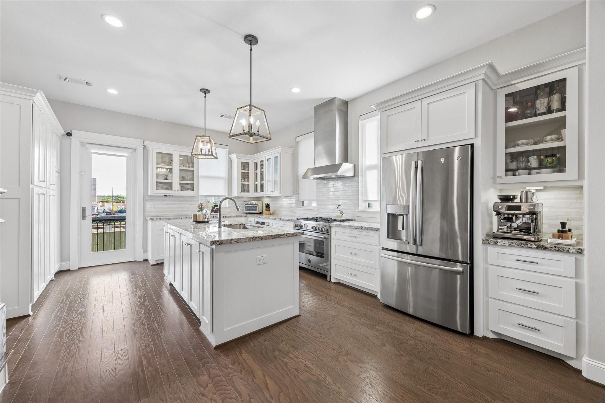2913 Hicks Street Houston, TX 77007 - Photo 1 of 28 Gallery Image 1