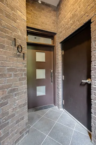 a view of an entryway of the house