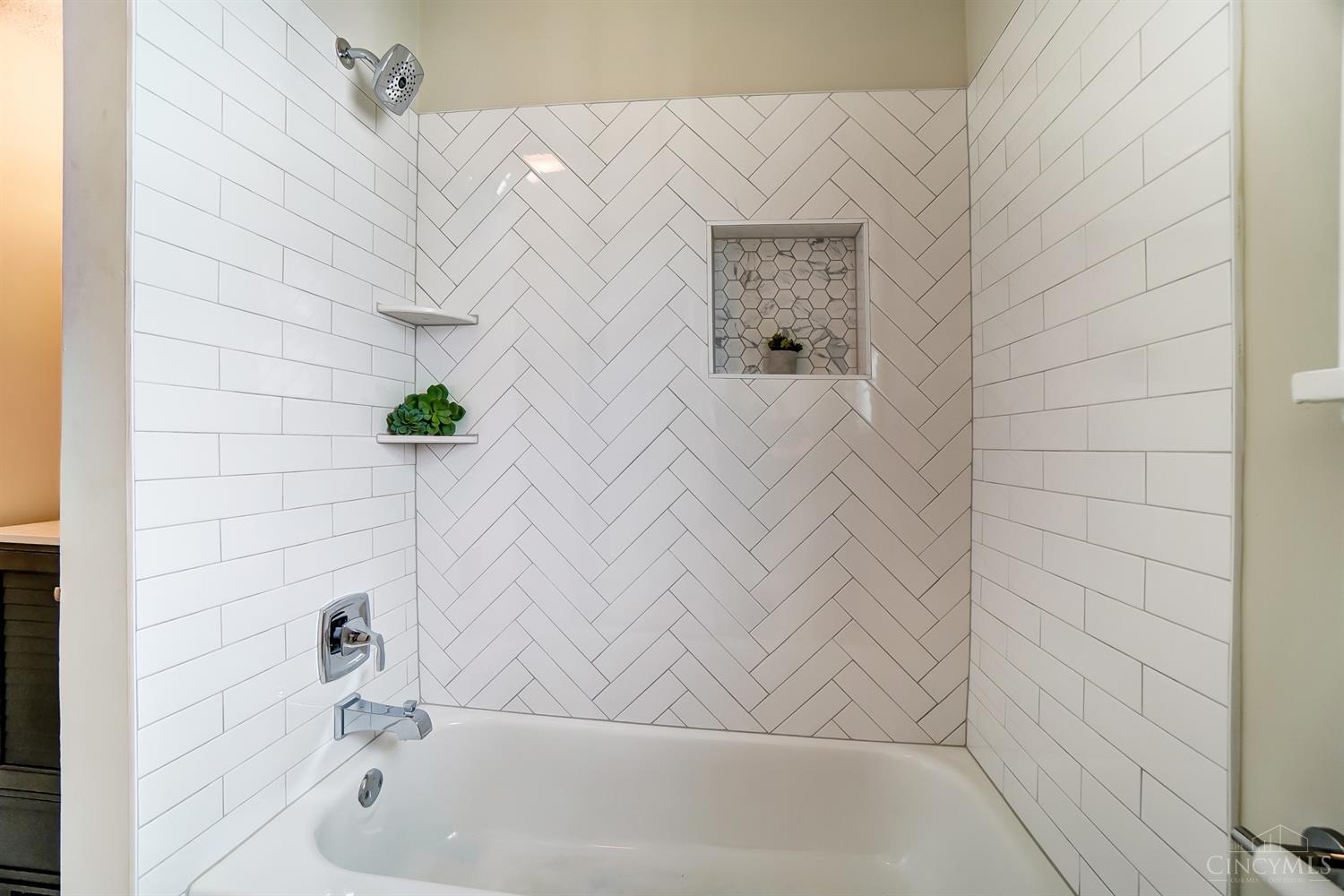 6906 Roe Street Cincinnati, OH 45227 - Photo 13 of 21 Gallery Image 13
