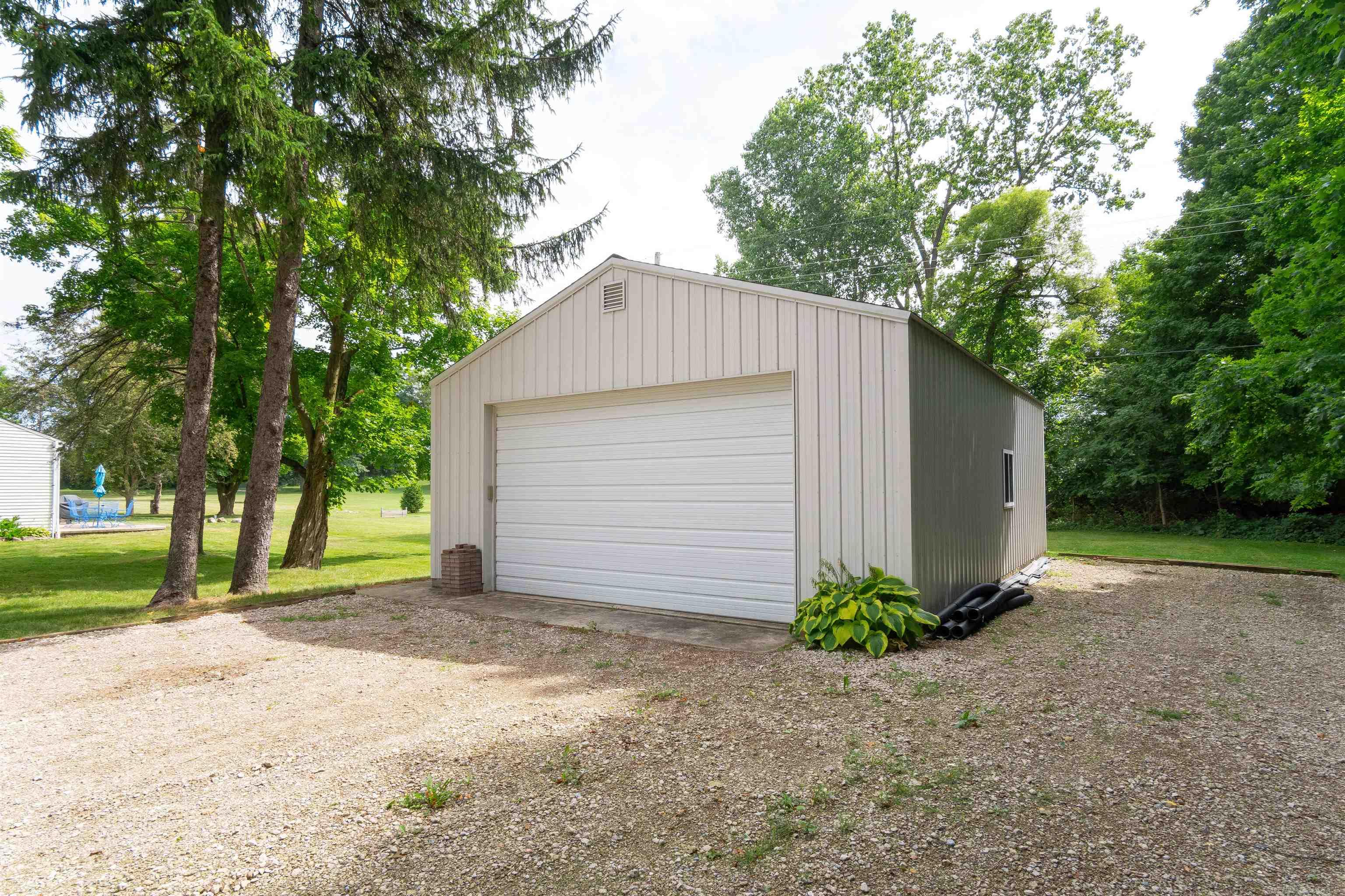 795 Taylor Road Brighton, MI 48114 - Photo 7 of 39