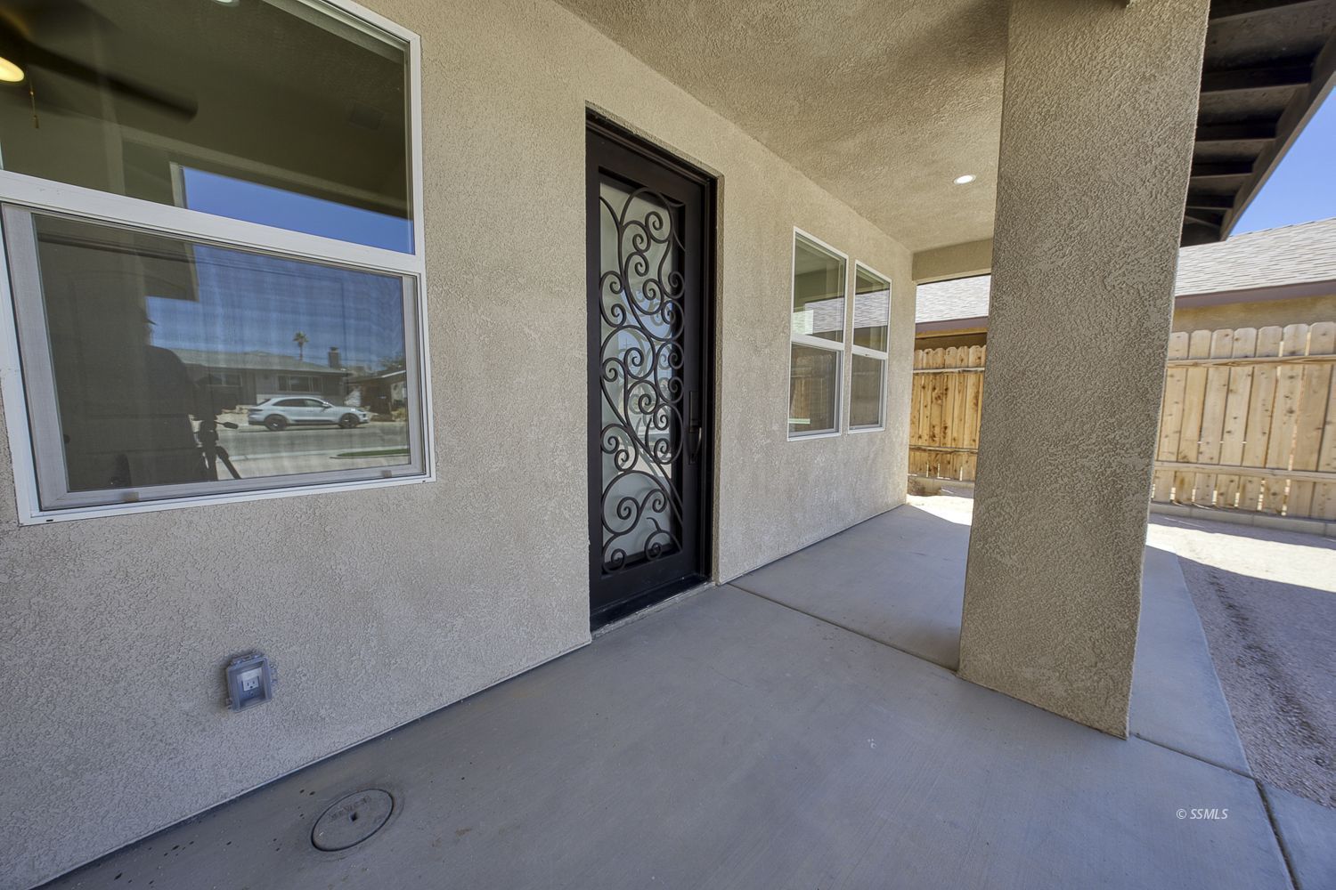 1528 Mayo Street Ridgecrest, CA 93555 - Photo 4 of 34 an empty room with windows