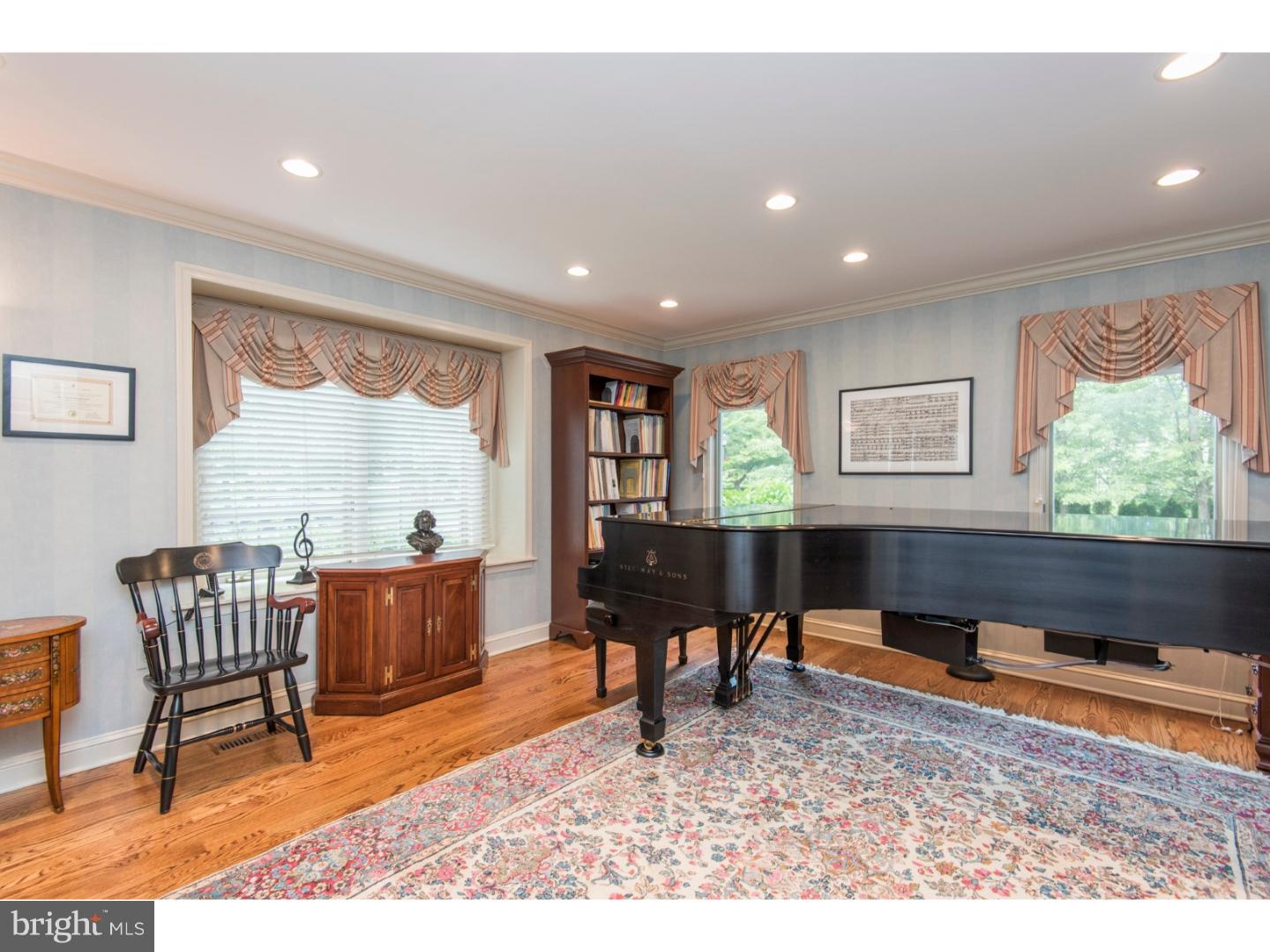 547 Wayfield Road Wynnewood, PA 19096 - Photo 5 of 25 Living Room