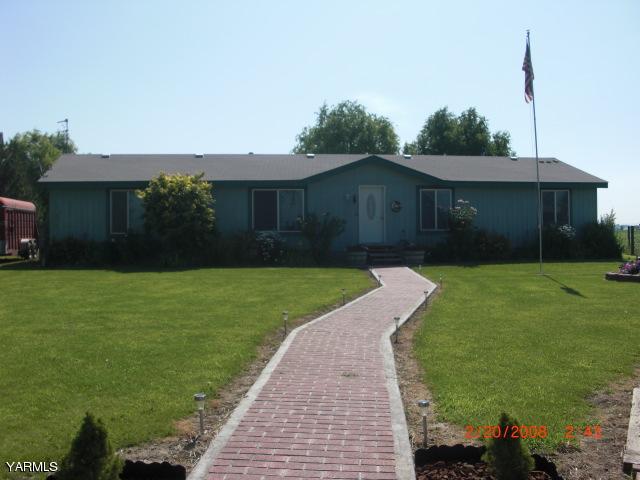 3146 Van Belle Road Outlook, WA 98938 - Photo 1 of 4 a view of a back yard of the house