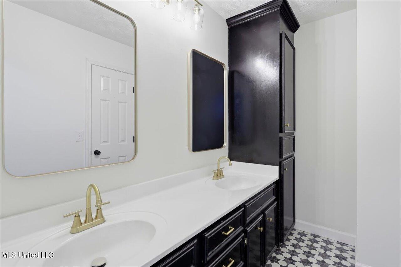 944 Tenby Drive Brandon, MS 39047 - Photo 28 of 39 30-944 Tenby Dr _ Home Tours MS