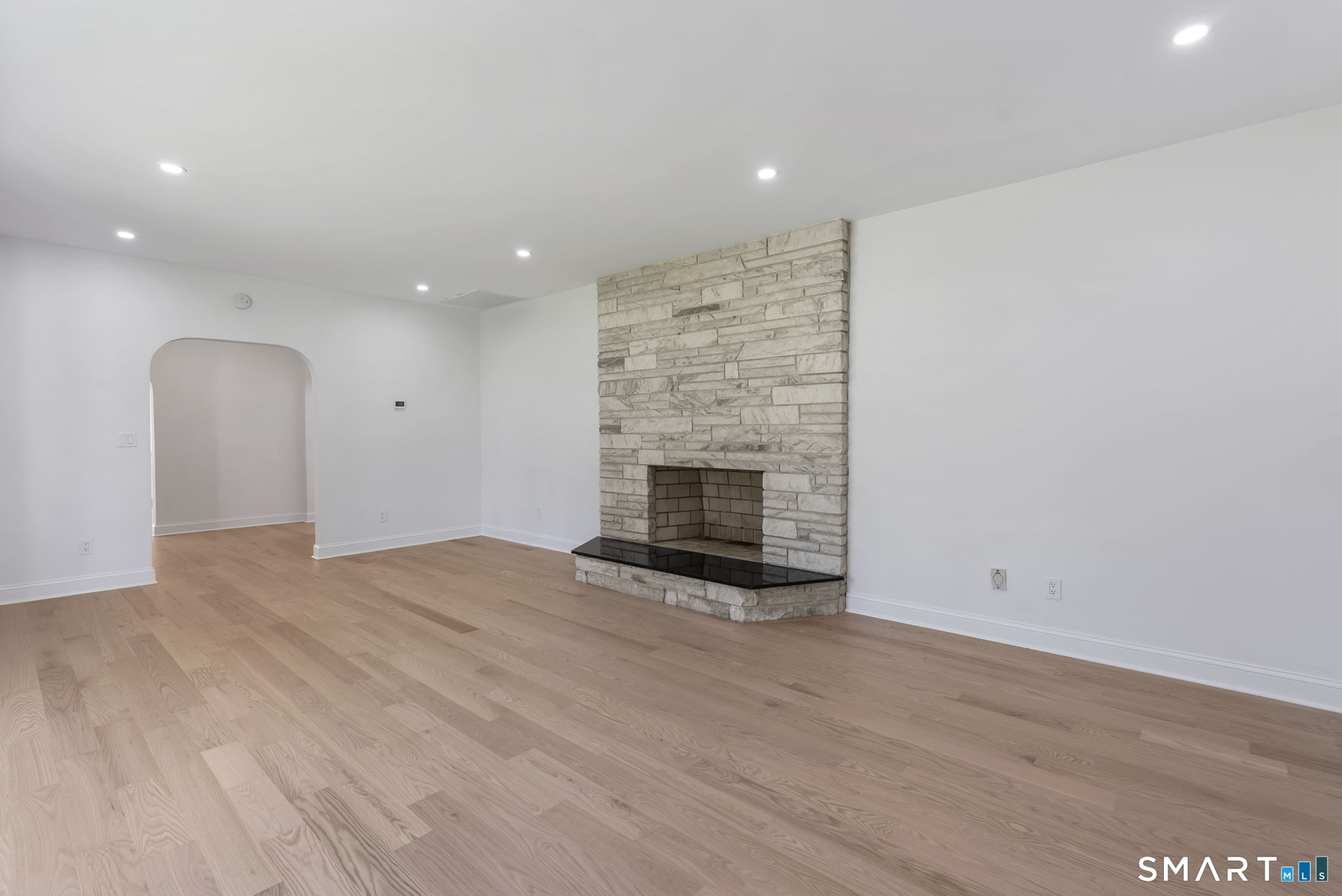 61 Flagg Road West Hartford, CT 06117 - Photo 25 of 39 Living room