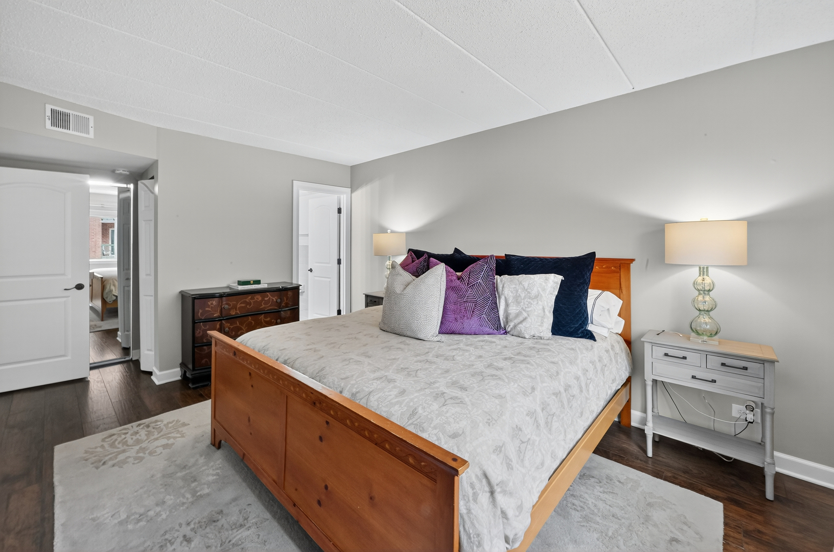 555 South River Road, Unit 301 Des Plaines, IL 60016 - Photo 12 of 26 Gallery Image 12
