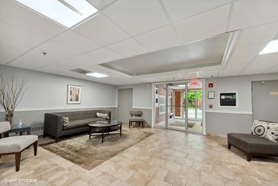 555 South River Road, Unit 301 Des Plaines, IL 60016 - Photo 2 of 26 Gallery Image 2