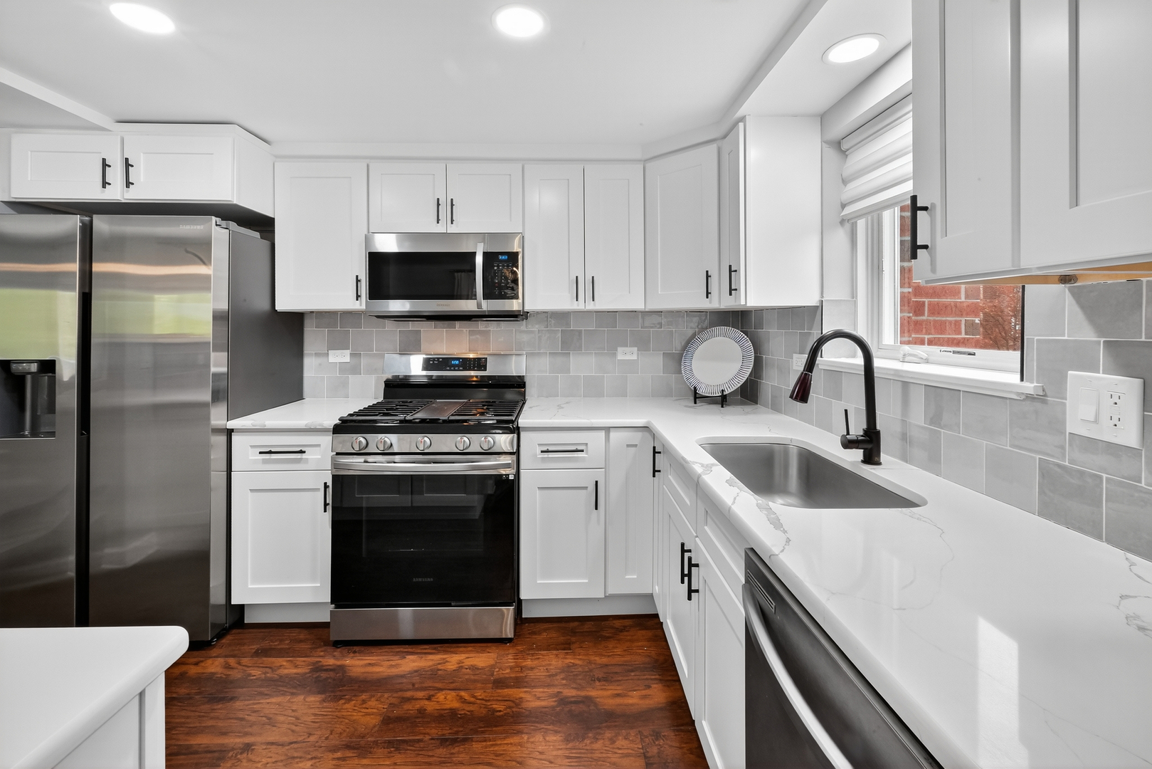 555 South River Road, Unit 301 Des Plaines, IL 60016 - Photo 7 of 26 Gallery Image 7