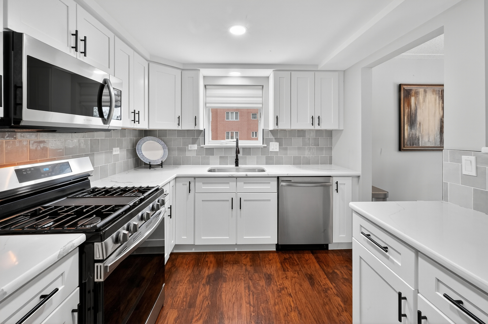 555 South River Road, Unit 301 Des Plaines, IL 60016 - Photo 8 of 26 Gallery Image 8
